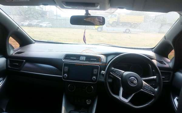 NISSAN LEAF ( 4X2 )