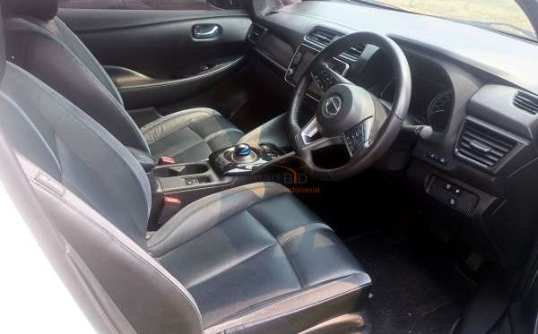 NISSAN LEAF ( 4X2 )