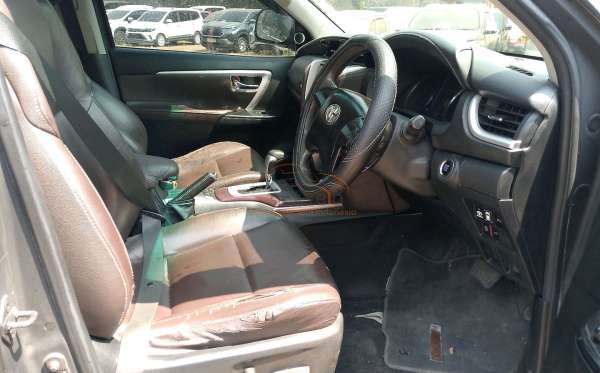 TOYOTA FORTUNER 2.4 VRZ