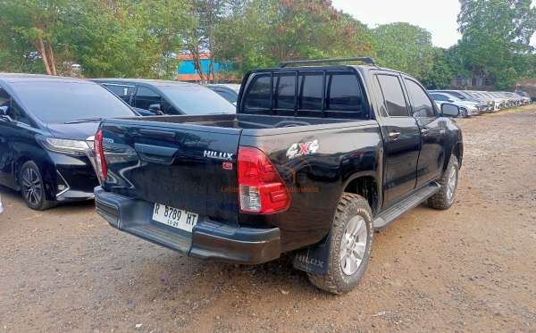 TOYOTA HILUX 2.4G DC 4X4