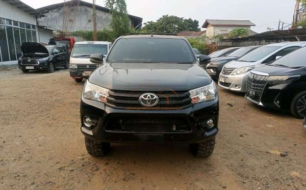 TOYOTA HILUX 2.4G DC 4X4