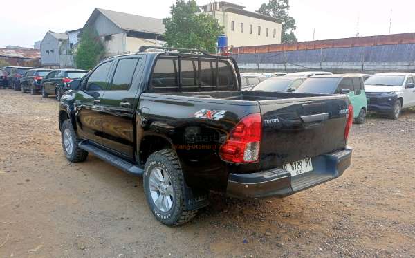 TOYOTA HILUX 2.4G DC 4X4