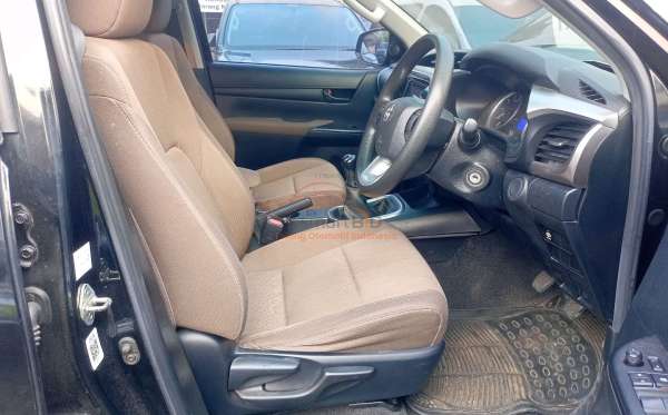 TOYOTA HILUX 2.4G DC 4X4