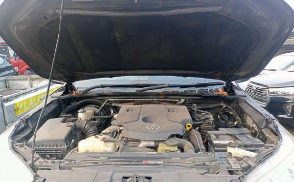 TOYOTA HILUX 2.4G DC 4X4