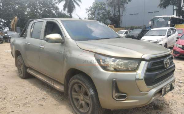 TOYOTA  HILUX  2.4G DC