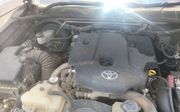 TOYOTA  HILUX  2.4G DC