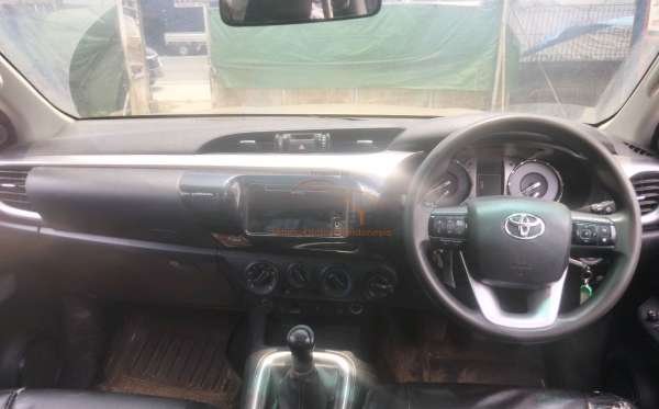 TOYOTA  HILUX  2.4G DC