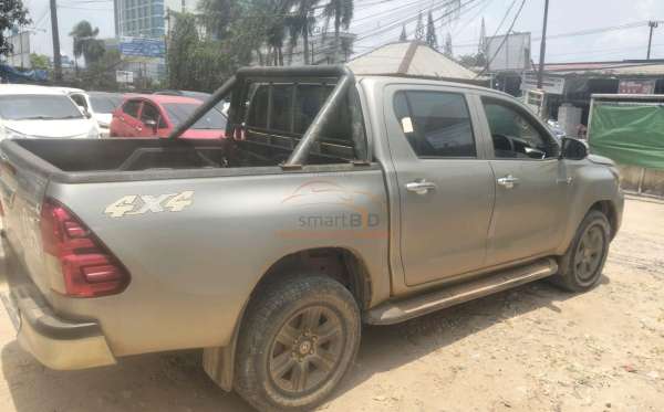 TOYOTA  HILUX  2.4G DC