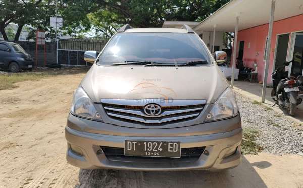 TOYOTA INNOVA V