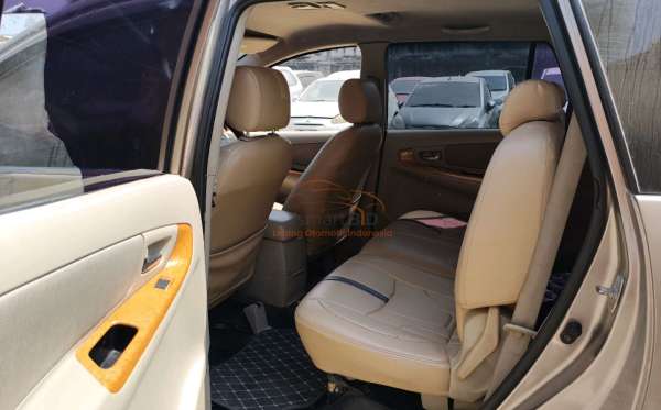 TOYOTA INNOVA V