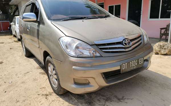 TOYOTA INNOVA V