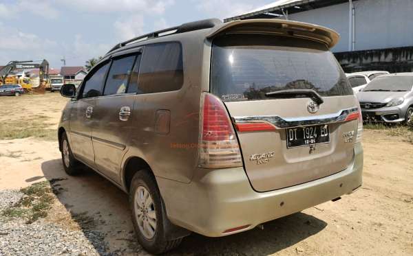TOYOTA INNOVA V