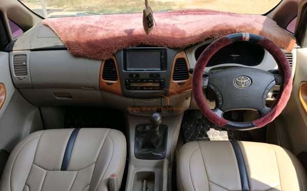 TOYOTA INNOVA V