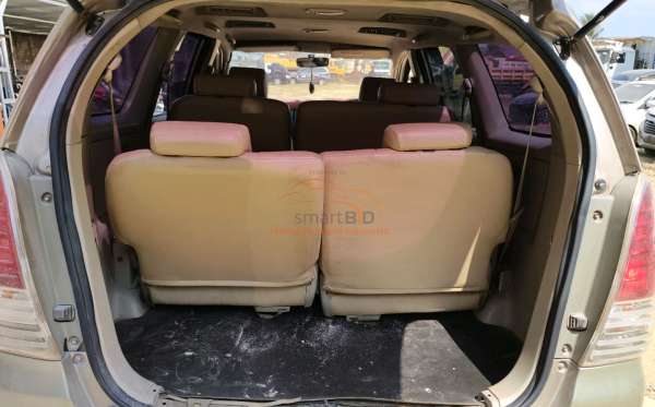 TOYOTA INNOVA V