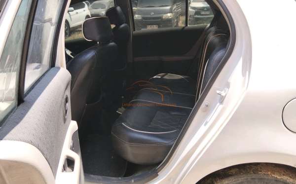 TOYOTA YARIS E