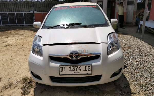 TOYOTA YARIS E