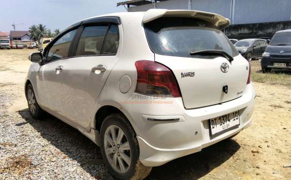 TOYOTA YARIS E