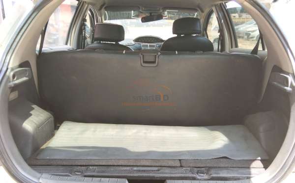 TOYOTA YARIS E