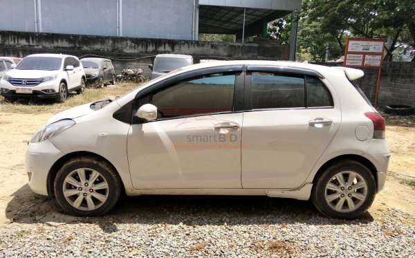 TOYOTA YARIS E