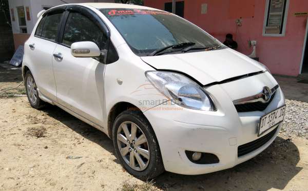 TOYOTA YARIS E