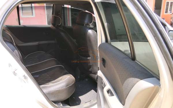 TOYOTA YARIS E