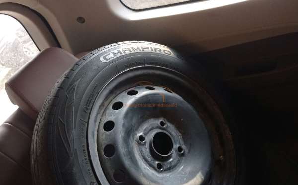 WULING CONFERO