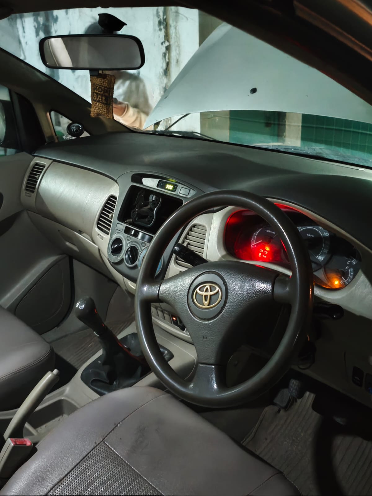 TOYOTA INNOVA  G