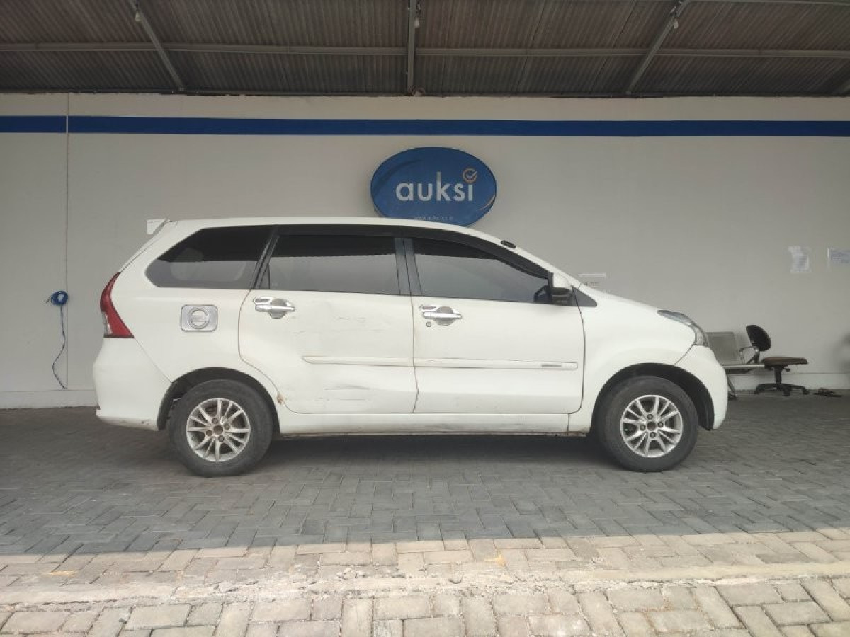 DAIHATSU  XENIA