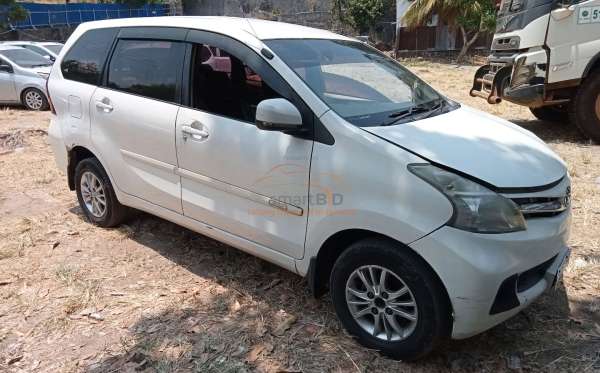 DAIHATSU  XENIA