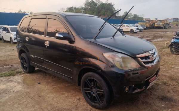 DAIHATSU XENIA