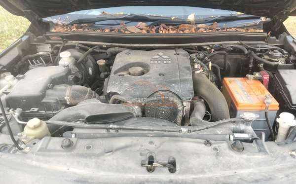 MITSUBISHI PAJERO
