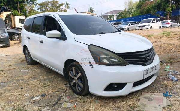 NISSAN GRAND LIVINA