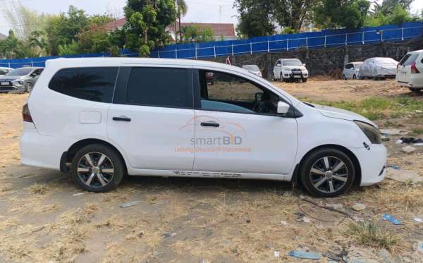 NISSAN GRAND LIVINA