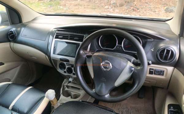 NISSAN GRAND LIVINA