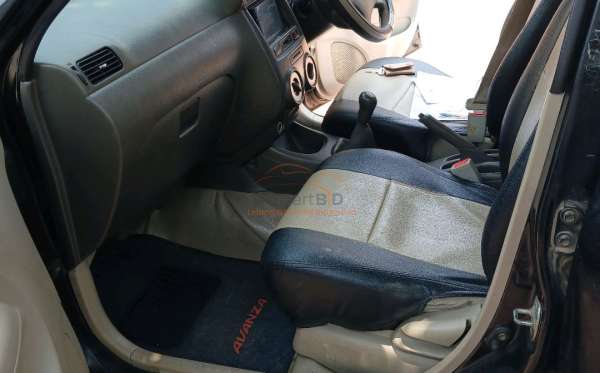 TOYOTA AVANZA