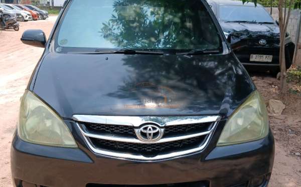 TOYOTA AVANZA