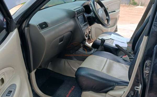 TOYOTA AVANZA