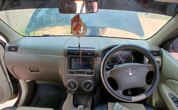 TOYOTA AVANZA