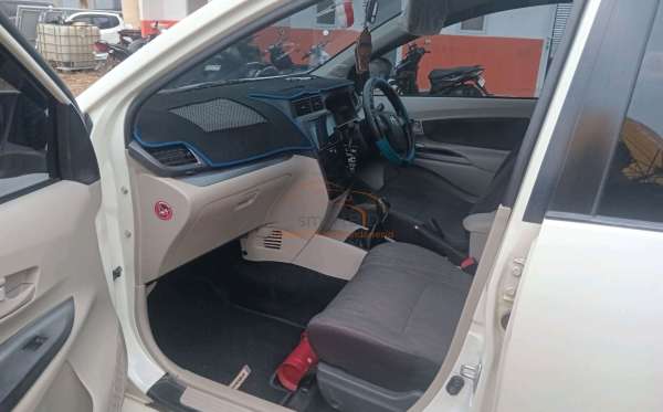 TOYOTA AVANZA