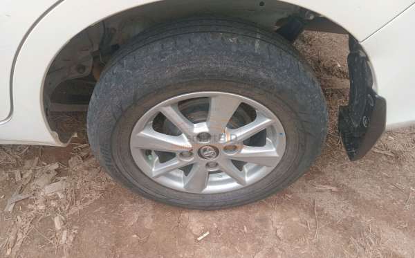 TOYOTA AVANZA