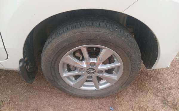 TOYOTA AVANZA