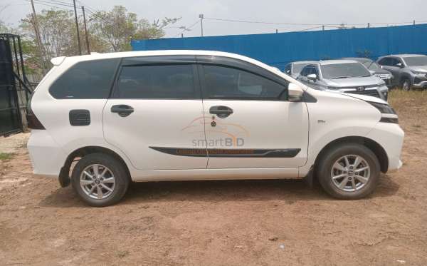 TOYOTA AVANZA