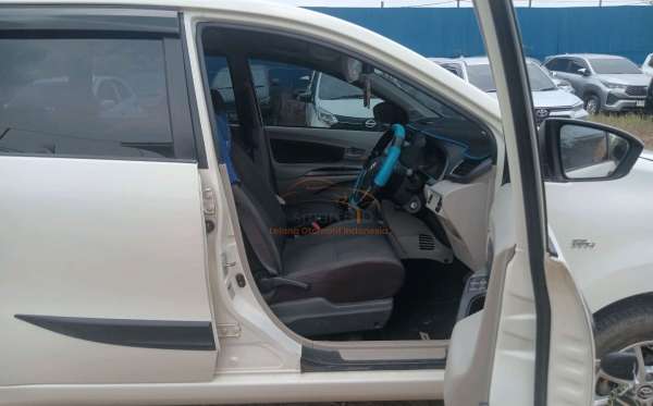 TOYOTA AVANZA