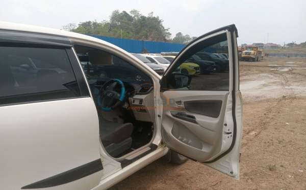 TOYOTA AVANZA