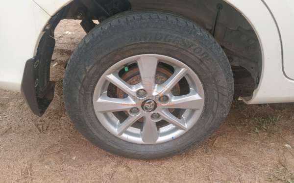 TOYOTA AVANZA