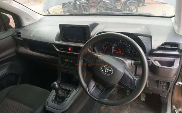 TOYOTA AVANZA 1.3 E