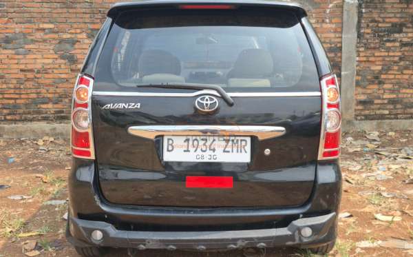 TOYOTA AVANZA S