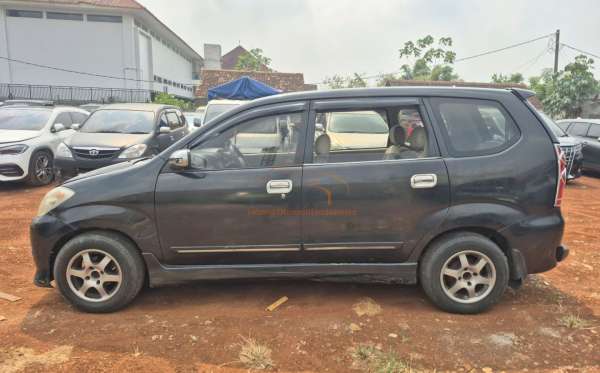 TOYOTA AVANZA S