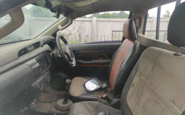 TOYOTA HILUX SC 2.4 4X4