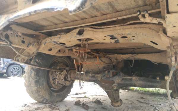 TOYOTA HILUX SC 2.4 4X4